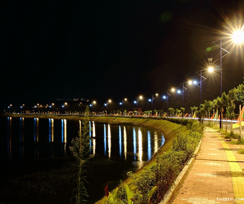 学院夜景 (1).jpg